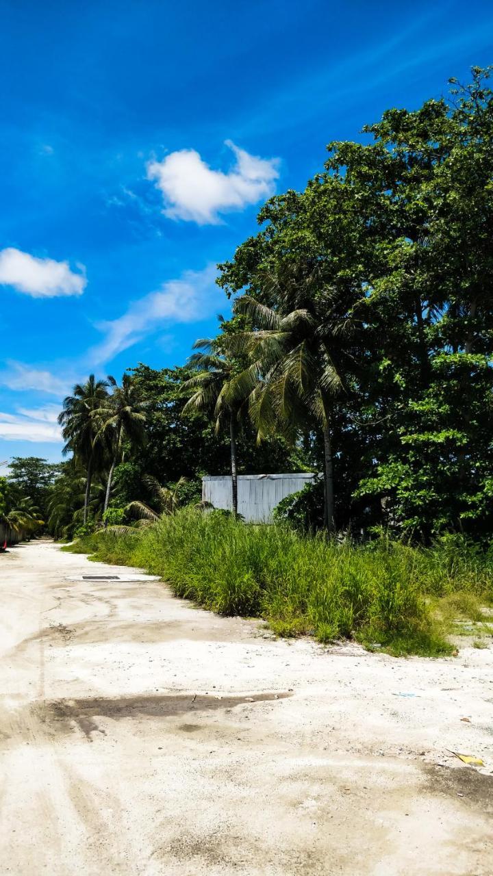 Akiri Surf Retreat Hotel Thulusdhoo Exterior photo